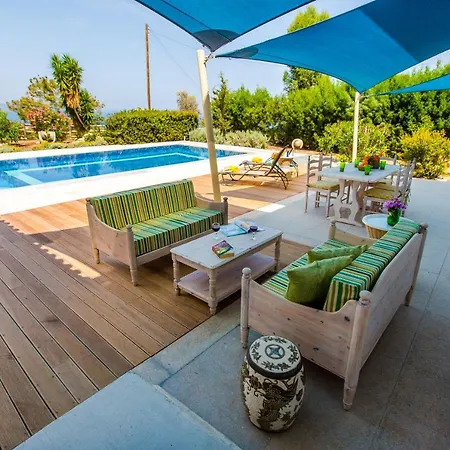 Med. Coast Deluxe * بافوس